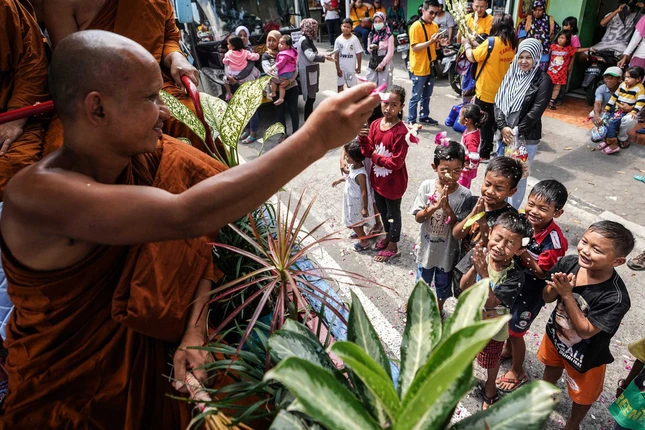 Đèn trời rực sáng thánh địa Phật giáo trong lễ Phật đản ảnh 10 10-1527622005883483922074_jpg.jpg