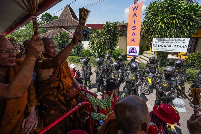 Đèn trời rực sáng thánh địa Phật giáo trong lễ Phật đản ảnh 12 11-1527622005885565013495_jpg.jpg