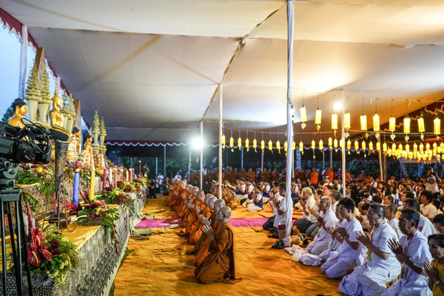 Đèn trời rực sáng thánh địa Phật giáo trong lễ Phật đản ảnh 7 7-1527622005878624504074_jpg.jpg