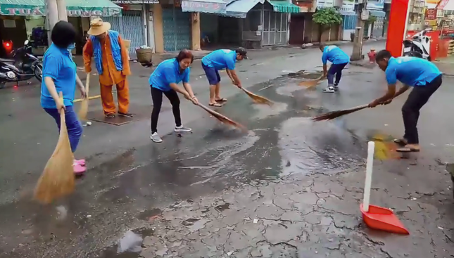 Chùa Liên Hoa tổng kết việc vệ sinh đường phố ảnh 1 duytran.png