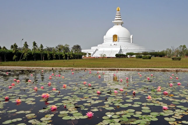tháp Hòa bình của Nhật Bản tại Lumbini. Aarya Village Travel Pvt. Ltd..jpg