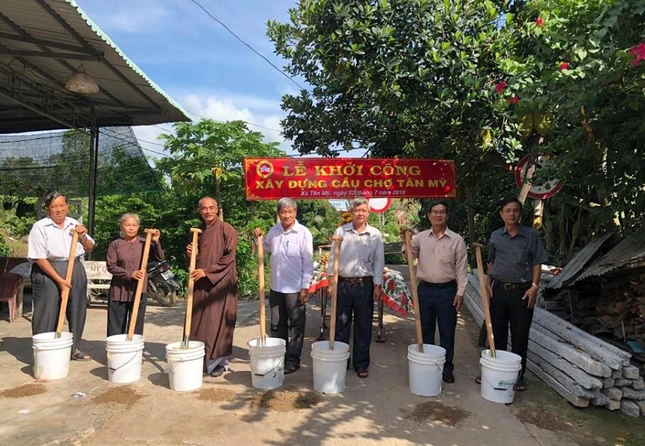 Canh le khoi cong cau cho Tan  My.jpg