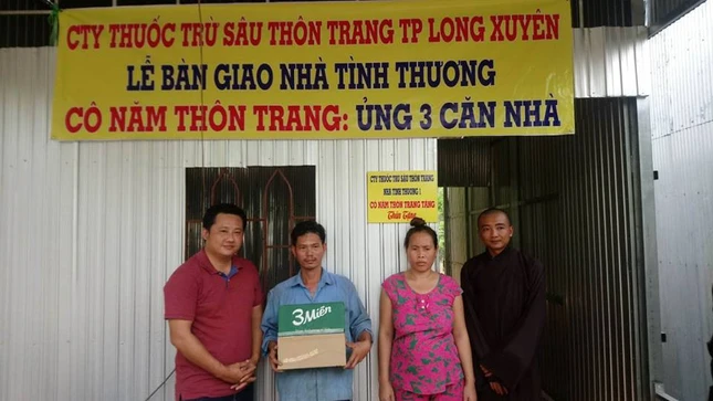 Trao tang nha tinh thuong.jpg