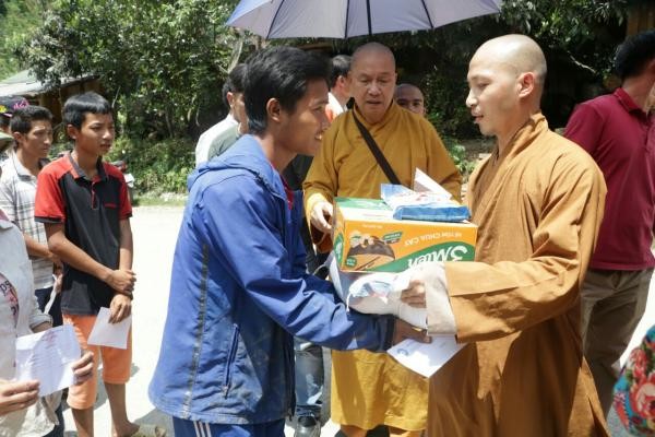 Chùa Thanh Hà, TV.Trúc Lâm Hàm Rồng cứu trợ vùng lũ ảnh 1 thanhhoa.jpg