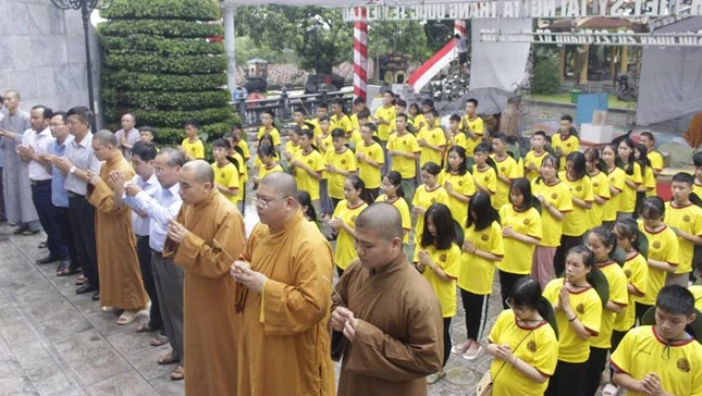 Phật giáo Nghệ An dâng hương anh hùng liệt sĩ ảnh 1 01.jpg