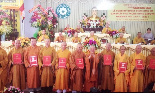 Ban Kiểm soát, Ban Pháp chế, Ban Nghi lễ T.Ư ra mắt nhân sự ảnh 6 H7.jpg