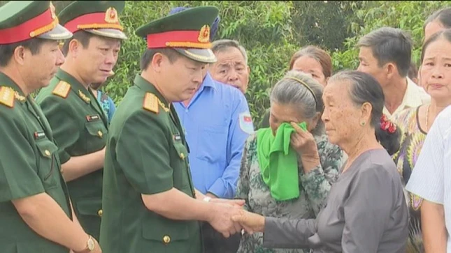 LD Cuc CS Tong Cuc Chinh tri QDND  VN hoi tam dong vien than nhan LS.JPG