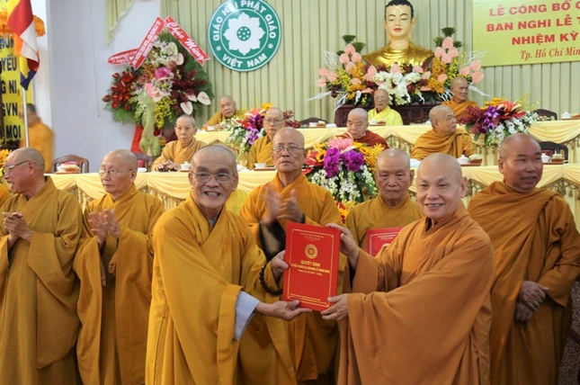 Ban Kiểm soát, Ban Pháp chế, Ban Nghi lễ T.Ư ra mắt nhân sự ảnh 11 H3.JPG