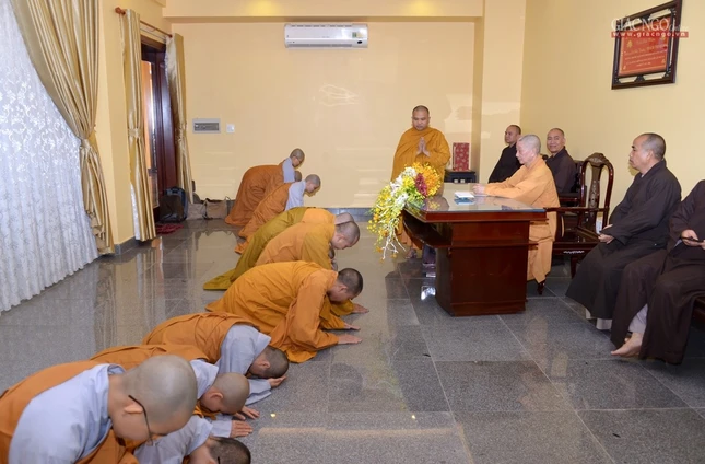 Trao hoc bong  (1).jpg