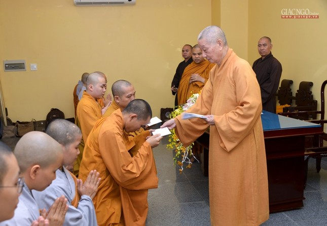 Trao hoc bong  (3).jpg