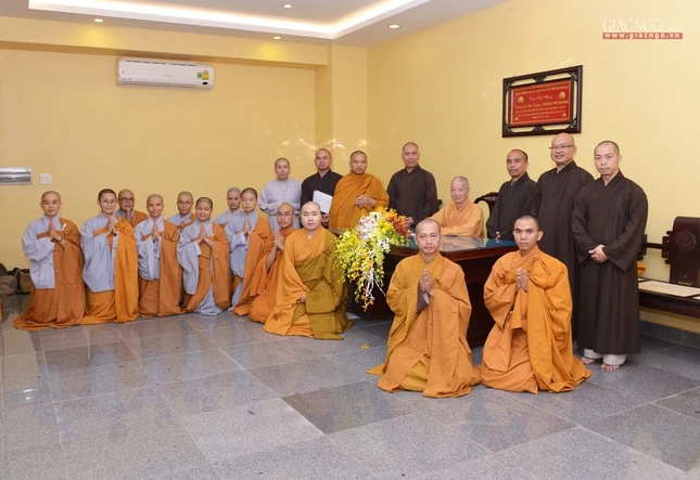 Trao hoc bong  (7).jpg