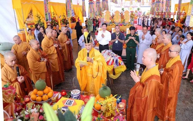 Trang nghiêm lễ cầu siêu tại nghĩa trang Việt - Lào ảnh 6 06.jpg