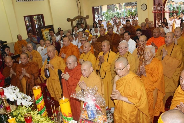 Cung tiễn kim quan TT.Thích Thiện Minh về Vĩnh Long ảnh 7 10dq.jpg