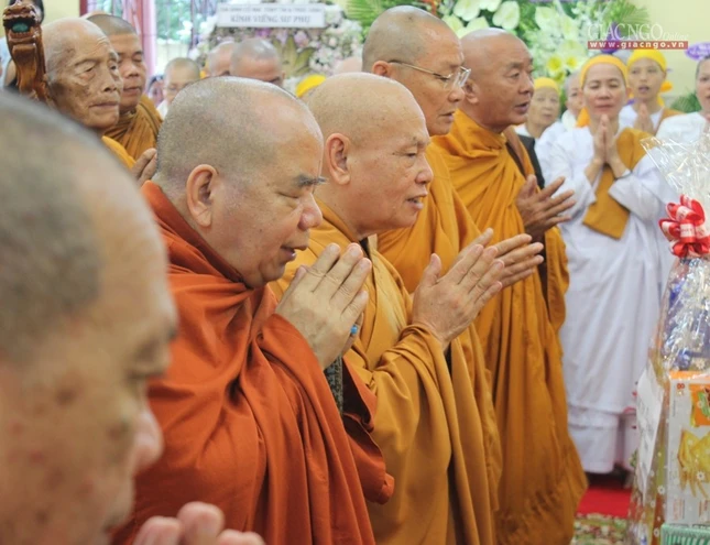 Cung tiễn kim quan TT.Thích Thiện Minh về Vĩnh Long ảnh 8 11dq.jpg