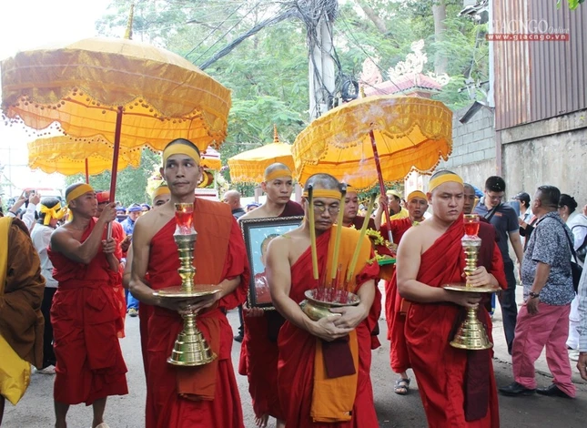 Cung tiễn kim quan TT.Thích Thiện Minh về Vĩnh Long ảnh 13 16dq.jpg