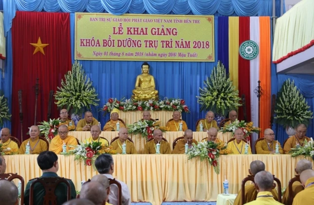 1- Chư tôn giáo phẩm tham dự .JPG