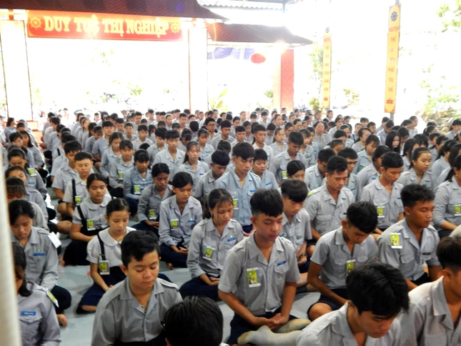 10- Tọa thiền.jpg