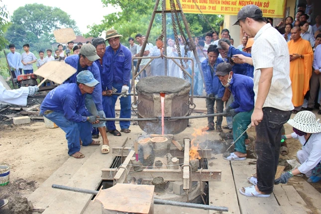Quảng Trị: Chùa Bình Trung đúc đại hồng chung 600kg ảnh 3 IMG_8386.JPG