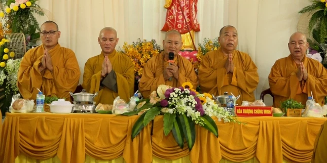 H_a th__ng Th_ch Hu_ T_i c_ng ch_ t_n __c ch_ng minh kh_i  ni_m Ph_t c_u gia b_.jpg