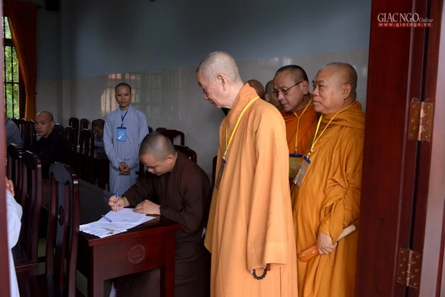 TP.HCM: 311 Tăng Ni thí sinh thi vào Học viện khóa XIII ảnh 17 BTN_017.jpg