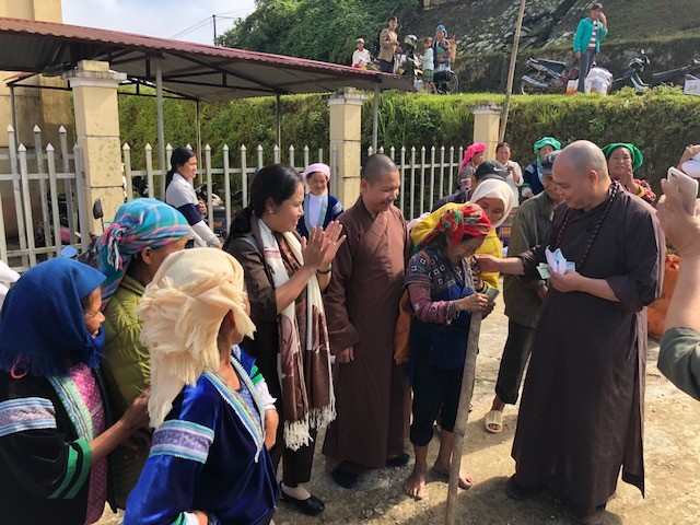 Phật giáo TP.HCM tiếp tục thăm, cứu trợ Tây Bắc ảnh 1 IMG_0498.jpg