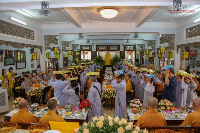 Lễ tạ pháp và dâng y tại trường hạ Pháp Võ ảnh 3 5.jpg