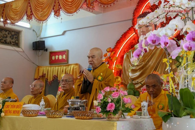 Lễ tạ pháp và dâng y tại trường hạ Pháp Võ ảnh 4 6.jpg