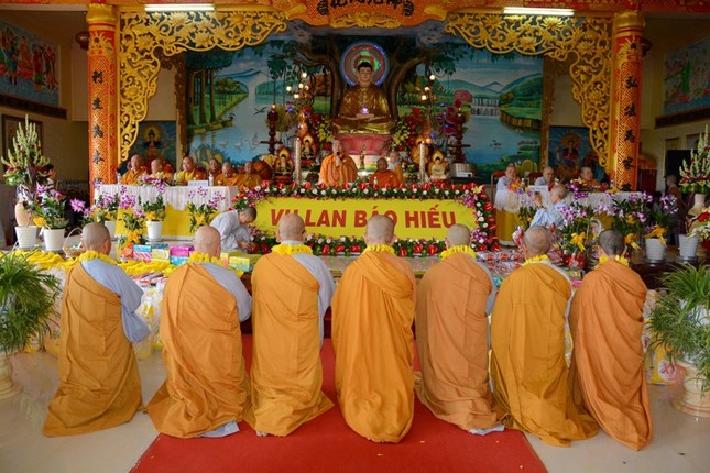 28. TT P.Truong BTS  sach tan quy Ni Su vua moi tan phong.JPG