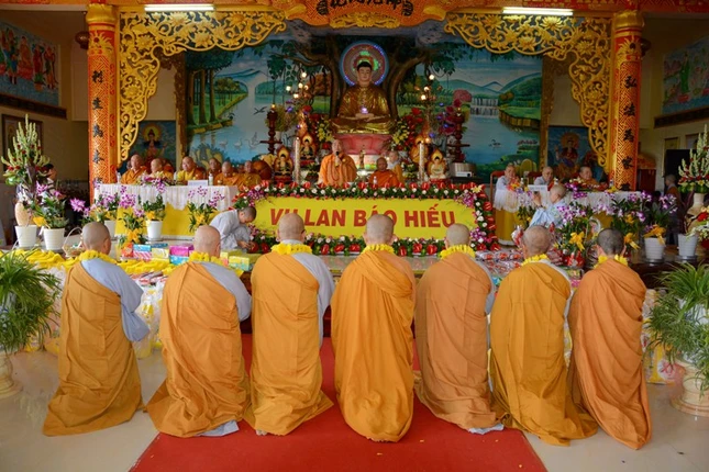 28. TT P.Truong BTS  sach tan quy Ni Su vua moi tan phong.JPG