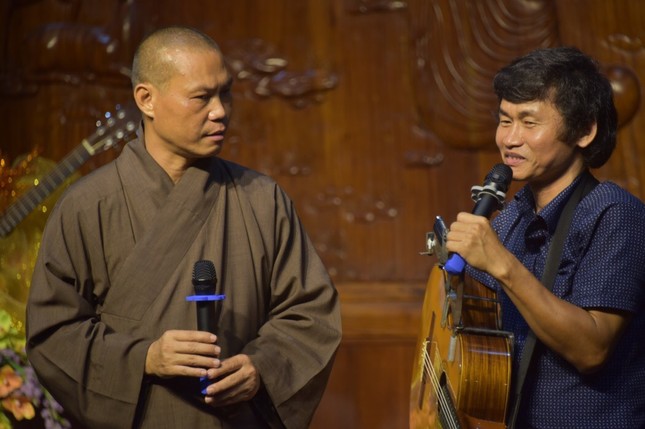 Nhìn "lá thu phai" để thấy "đóa hoa vô thường"... ảnh 1 IMG_9265.jpg