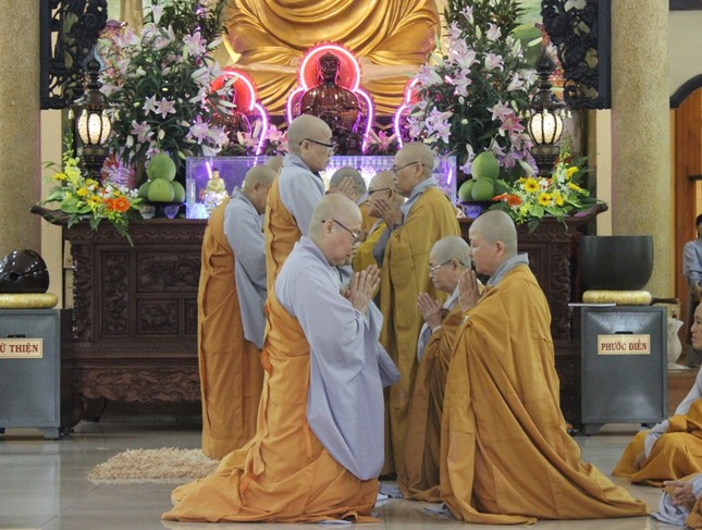 Chư hành giả Tăng Ni Q.12 làm lễ Tự tứ, mãn hạ ảnh 7 4vp.jpg