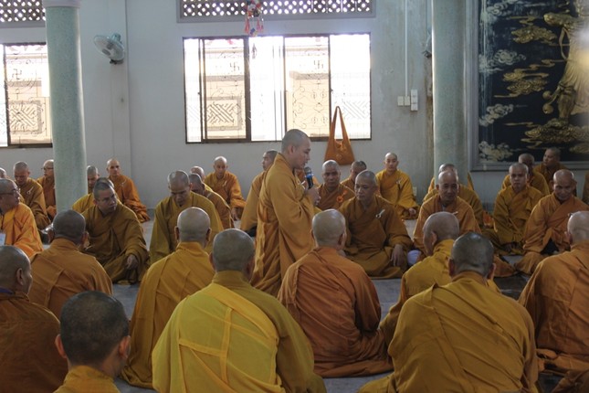 Phật giáo Q.Gò Vấp làm lễ Tự tứ và dâng pháp y ảnh 3 10hk.jpg