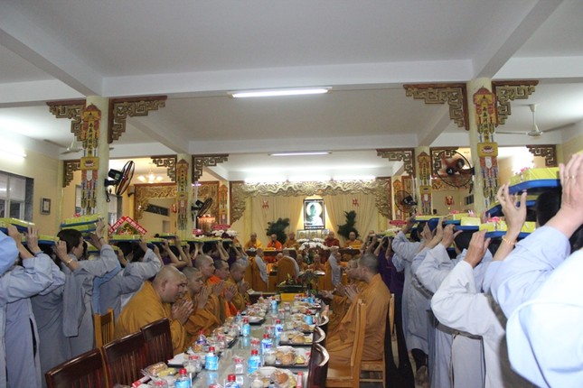 Phật giáo Q.Gò Vấp làm lễ Tự tứ và dâng pháp y ảnh 11 11pm.jpg