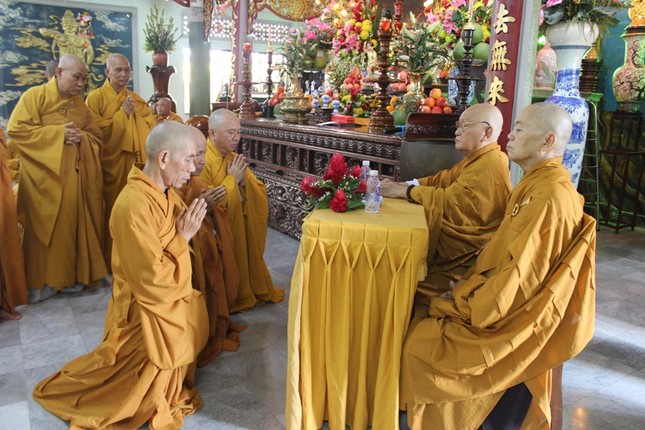 Phật giáo Q.Gò Vấp làm lễ Tự tứ và dâng pháp y ảnh 5 12hk.jpg