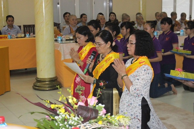 Phật giáo Q.Gò Vấp làm lễ Tự tứ và dâng pháp y ảnh 10 8pm.jpg