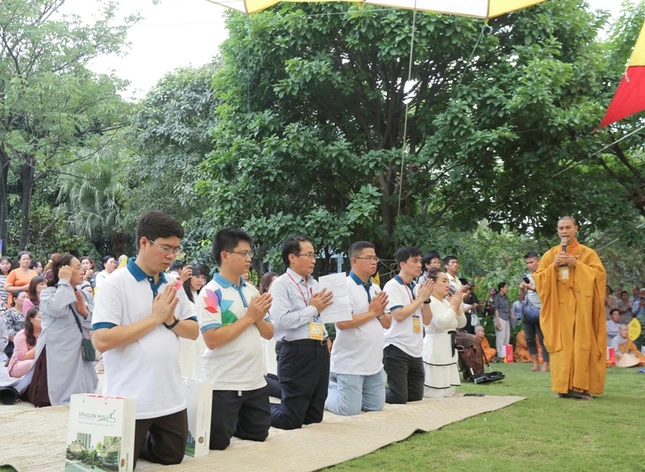 3- Phật tử Minh Dũng tác bạch Khánh tuế chư tôn thiền đức .JPG