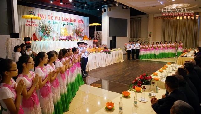 Phật tử Việt tổ chức lễ Vu lan tại Cộng hòa Séc ảnh 2 DSC07444.JPG