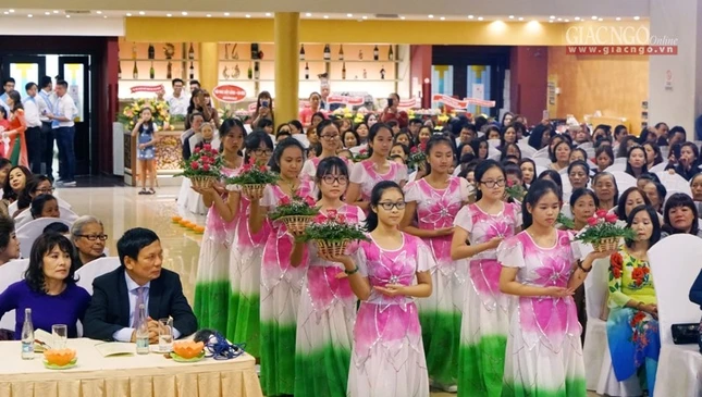 Phật tử Việt tổ chức lễ Vu lan tại Cộng hòa Séc ảnh 4 DSC07492.jpg