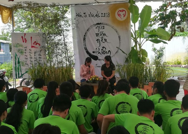 55 sinh viên về chùa Quan Âm gieo yêu thương ảnh 1 a gieo mam 1.jpg