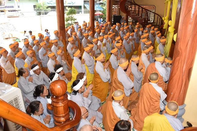 Bình Định: Lễ nhập kim quan NT.Thích nữ Tâm Hoa ảnh 11 41462118_1392276934209172_2220736063284969472_n_jpg__nc_cat_0_amp;oh_86c3ae873fc37e9c42f7d5f29512248c_amp;oe_5c391c7b.jpg