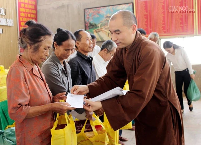 Vị thầy nặng lòng với người có hoàn cảnh khó khăn ảnh 1 Anh HT 1.jpg
