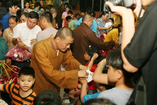 Chùa Bửu Châu tổ chức vui Trung thu cho thiếu nhi ảnh 1 H_nh 3.JPG