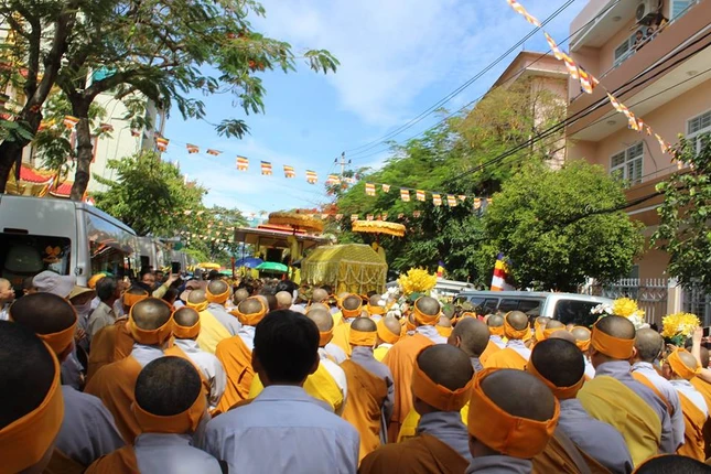 Cung tống kim quan NT.TN.Tâm Hoa nhập tháp ảnh 7 bd 11.jpg