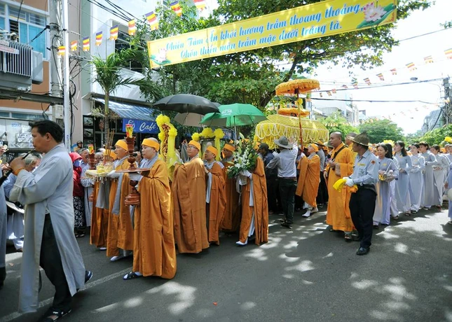 Cung tống kim quan NT.TN.Tâm Hoa nhập tháp ảnh 6 bd 3.jpg