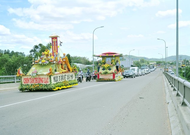Cung tống kim quan NT.TN.Tâm Hoa nhập tháp ảnh 8 bd 4.jpg