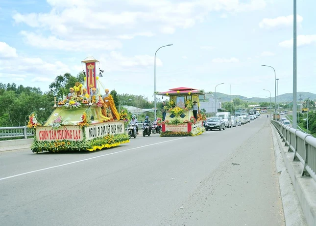Cung tống kim quan NT.TN.Tâm Hoa nhập tháp ảnh 8 bd 4.jpg