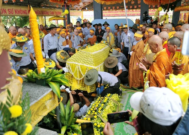 Cung tống kim quan NT.TN.Tâm Hoa nhập tháp ảnh 10 bd 6.jpg