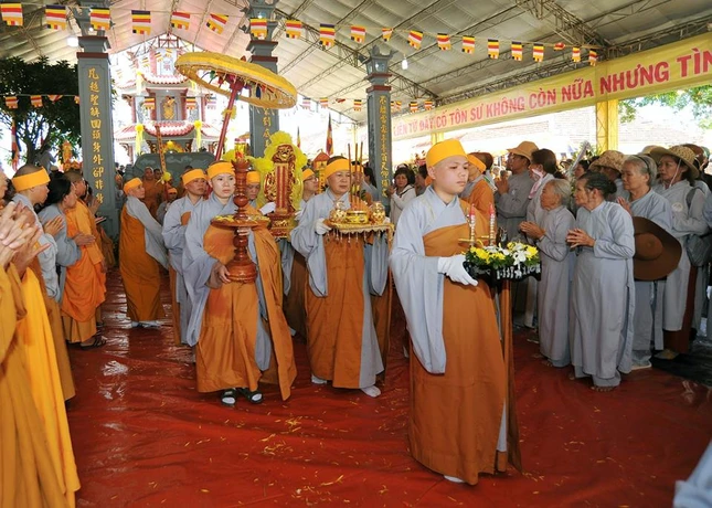 Cung tống kim quan NT.TN.Tâm Hoa nhập tháp ảnh 11 bd 7.jpg