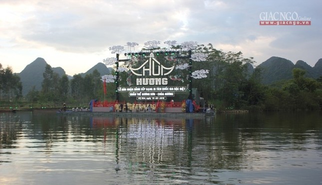 Chùa Hương đón bằng di tích quốc gia đặc biệt ảnh 6 IMG_4818.jpg