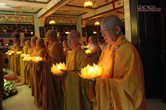 Tưởng niệm HT.Thích Huệ Hải tại chùa Từ Quang ảnh 4 5tn.jpg